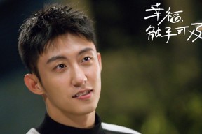 华体会app-红白之潮，2026世界杯A组揭幕战，波兰风暴碾压卡塔尔，塔雷米独舞点亮沙漠夜空