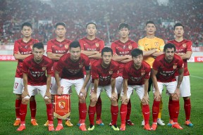 华体会体育-包含中国足球职业赛事激情开战,球队团结一致冲刺胜利的词条