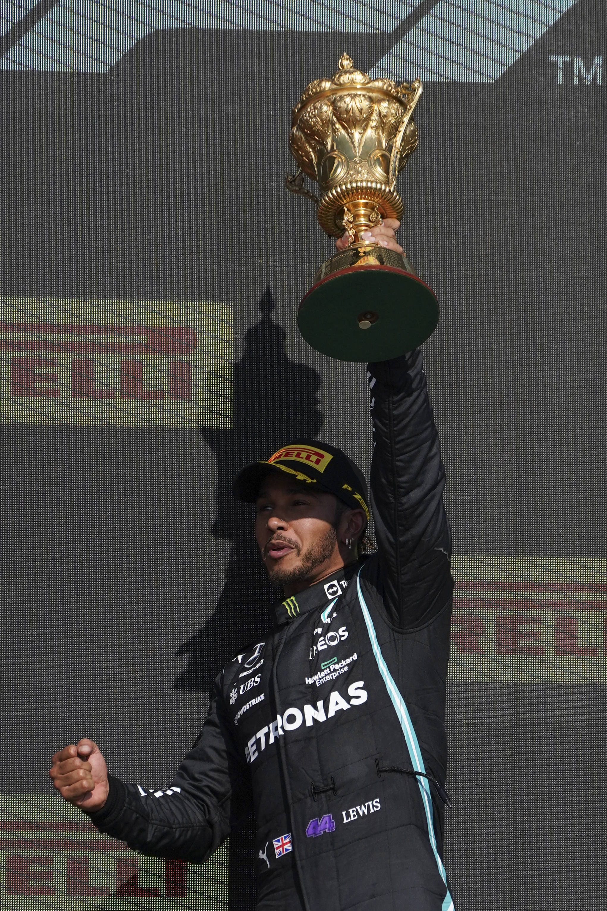 华体会下载-关于红牛车队力克法拉利,汉密尔顿关键制胜的信息 第2张 华体会下载-关于红牛车队力克法拉利,汉密尔顿关键制胜的信息 第2张